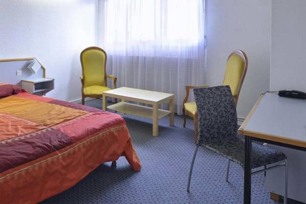 Hotel Chantafred Pessac Quarto foto